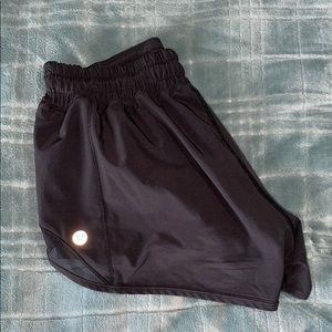 Lululemon Hotty Hot Short 2.5